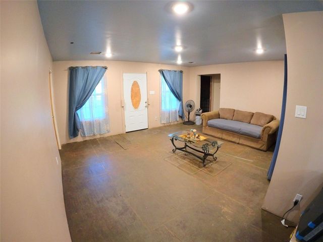 298 County Road 3410, Cleveland, TX 77327