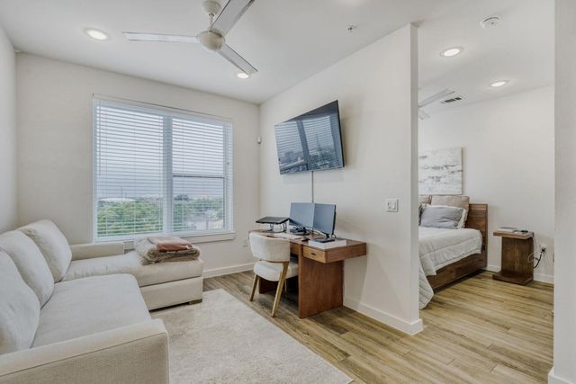 6324 N Lamar BLVD 405, Austin, TX 78752