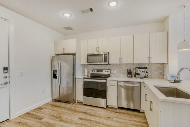 6324 N Lamar BLVD 405, Austin, TX 78752