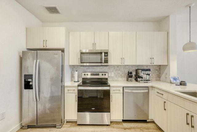 6324 N Lamar BLVD 405, Austin, TX 78752