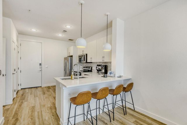 6324 N Lamar BLVD 405, Austin, TX 78752
