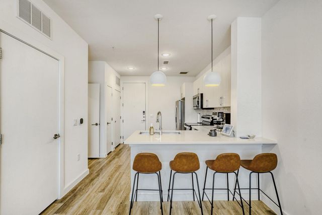 6324 N Lamar BLVD 405, Austin, TX 78752