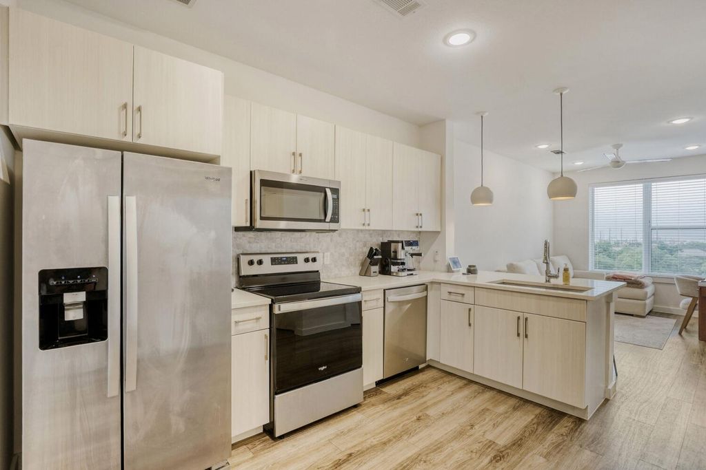 6324 N Lamar BLVD 405, Austin, TX 78752