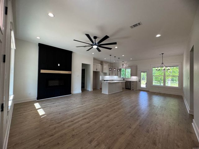 6716 N Detonti Rd, Bauxite, AR 72011
