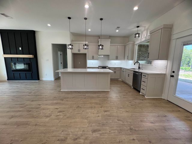 6716 N Detonti Rd, Bauxite, AR 72011