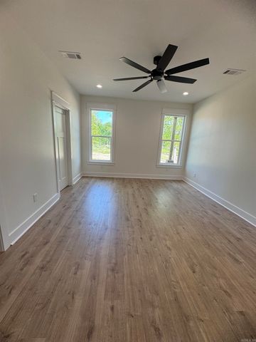 6716 N Detonti Rd, Bauxite, AR 72011