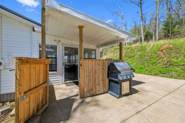 11460 Crooked Creek Rd, Lobelville, TN 37097