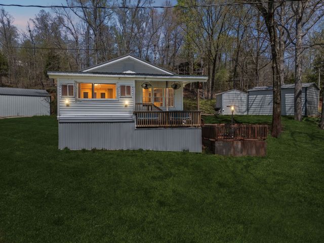 11460 Crooked Creek Rd, Lobelville, TN 37097