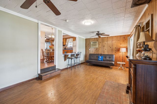 11460 Crooked Creek Rd, Lobelville, TN 37097