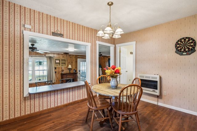 11460 Crooked Creek Rd, Lobelville, TN 37097