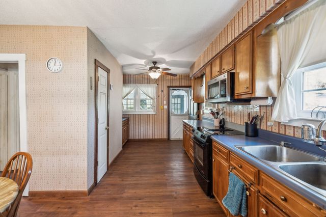 11460 Crooked Creek Rd, Lobelville, TN 37097