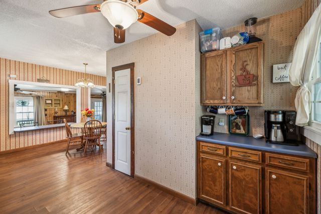 11460 Crooked Creek Rd, Lobelville, TN 37097
