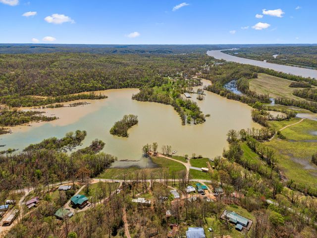11460 Crooked Creek Rd, Lobelville, TN 37097