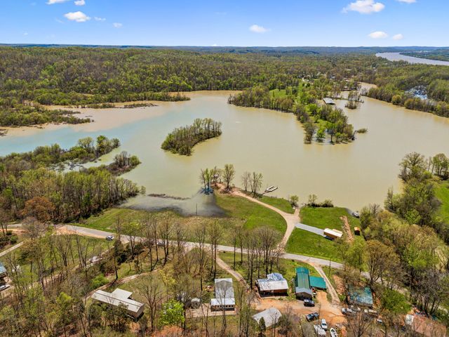 11460 Crooked Creek Rd, Lobelville, TN 37097