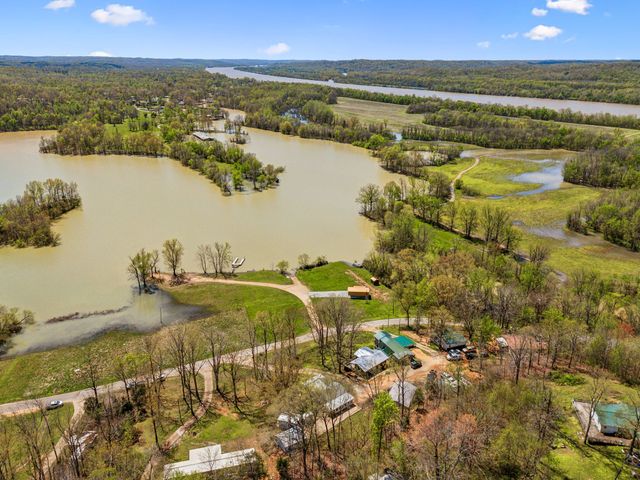 11460 Crooked Creek Rd, Lobelville, TN 37097