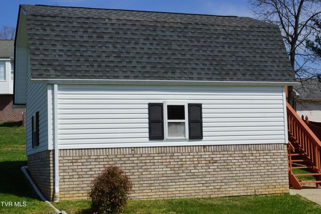 128 Meadow Springs Lane, Mount Carmel, TN 37645