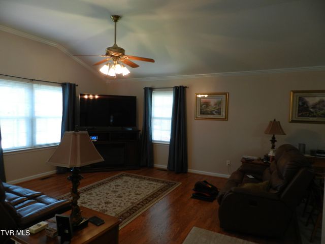 128 Meadow Springs Lane, Mount Carmel, TN 37645