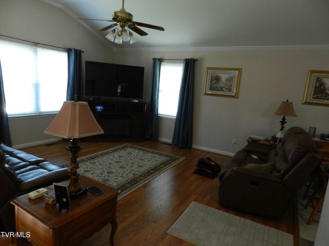 128 Meadow Springs Lane, Mount Carmel, TN 37645