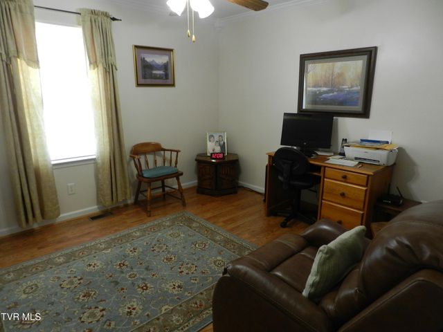 128 Meadow Springs Lane, Mount Carmel, TN 37645