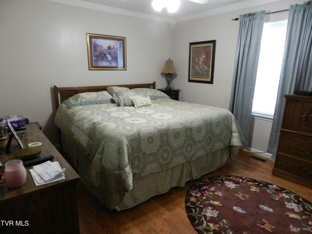 128 Meadow Springs Lane, Mount Carmel, TN 37645