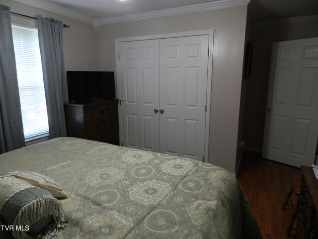 128 Meadow Springs Lane, Mount Carmel, TN 37645