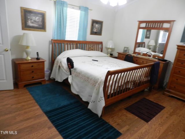 128 Meadow Springs Lane, Mount Carmel, TN 37645