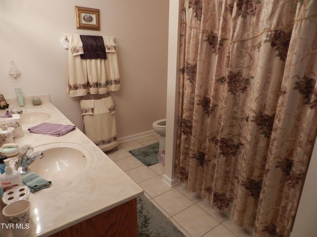 128 Meadow Springs Lane, Mount Carmel, TN 37645