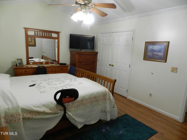 128 Meadow Springs Lane, Mount Carmel, TN 37645