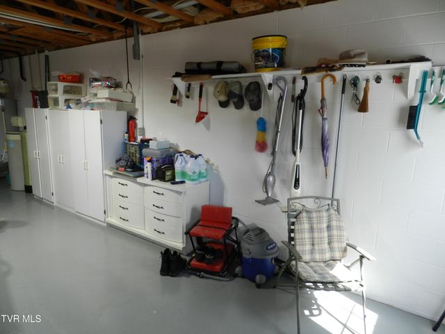 128 Meadow Springs Lane, Mount Carmel, TN 37645