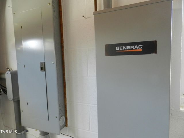 128 Meadow Springs Lane, Mount Carmel, TN 37645