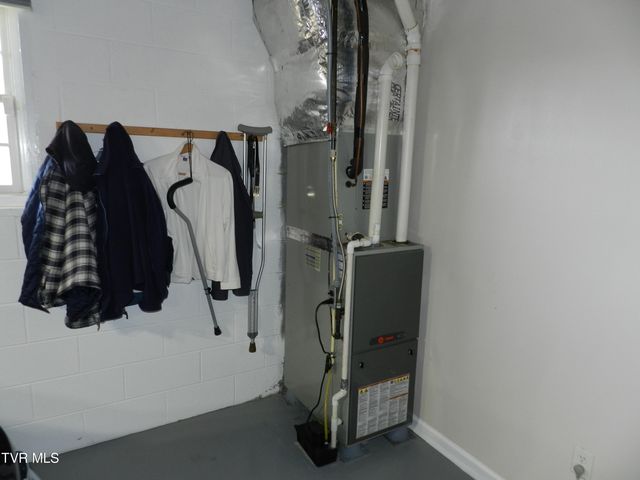 128 Meadow Springs Lane, Mount Carmel, TN 37645