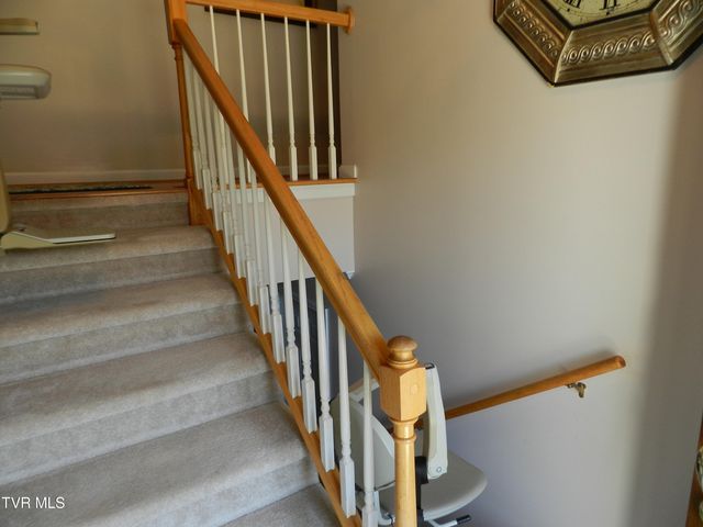 128 Meadow Springs Lane, Mount Carmel, TN 37645