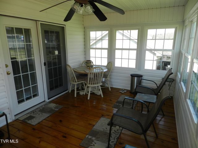 128 Meadow Springs Lane, Mount Carmel, TN 37645