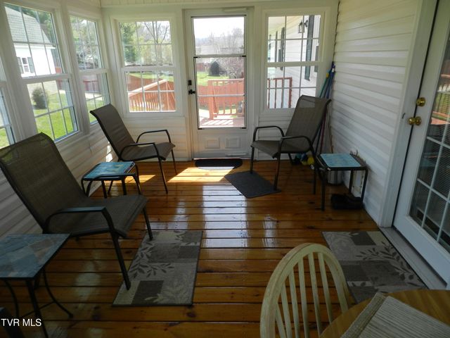 128 Meadow Springs Lane, Mount Carmel, TN 37645