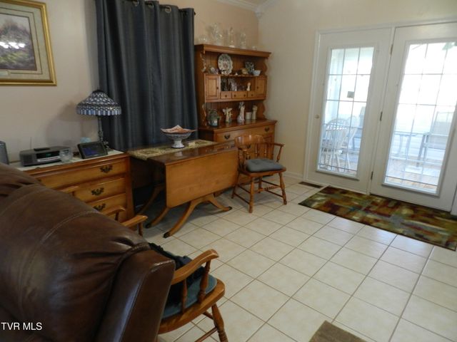 128 Meadow Springs Lane, Mount Carmel, TN 37645