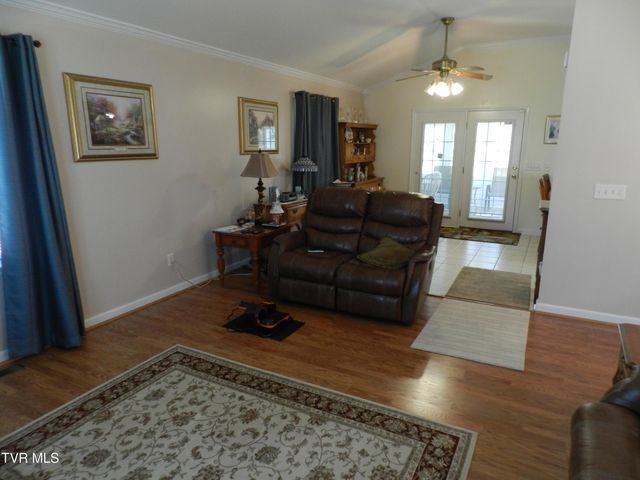 128 Meadow Springs Lane, Mount Carmel, TN 37645