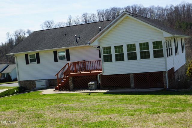 128 Meadow Springs Lane, Mount Carmel, TN 37645