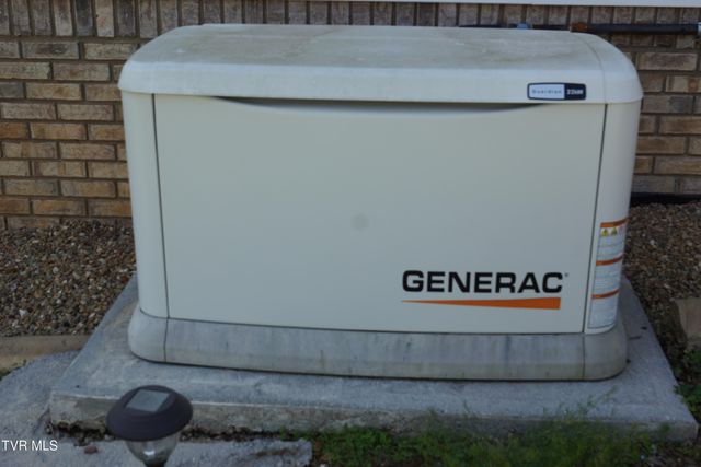 128 Meadow Springs Lane, Mount Carmel, TN 37645