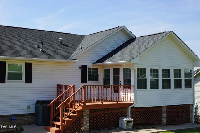 128 Meadow Springs Lane, Mount Carmel, TN 37645