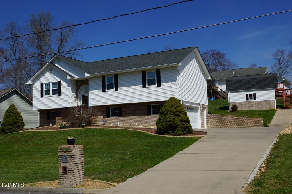 128 Meadow Springs Lane, Mount Carmel, TN 37645