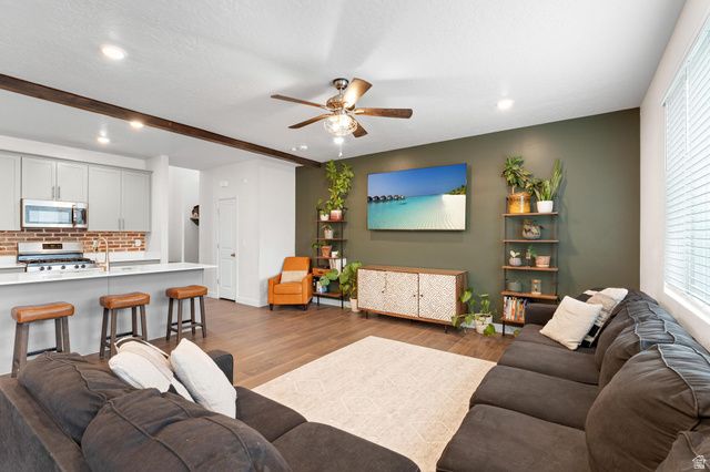 933 W LUCKY CLOVER DR, Saratoga Springs, UT 84045