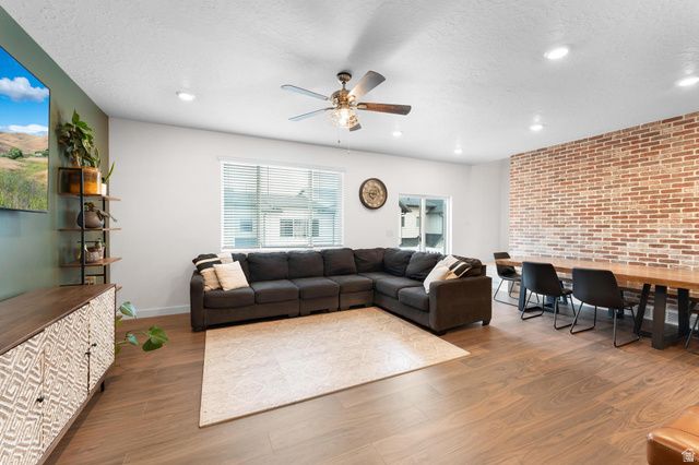 933 W LUCKY CLOVER DR, Saratoga Springs, UT 84045