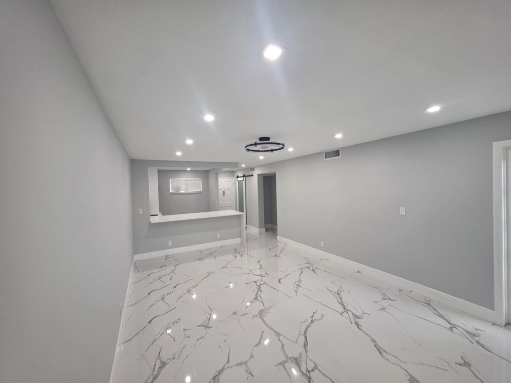 2682 S GARDEN Drive S 107, Lake Worth, FL 33461