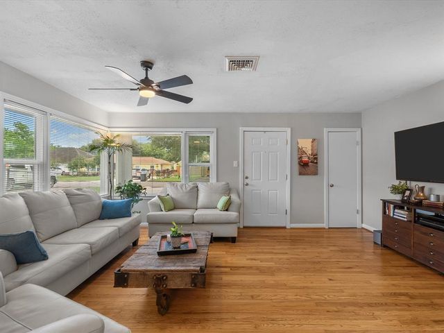 110 Marshall Street, League City, TX 77573