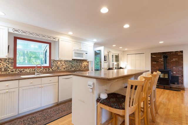 74 Old Farm Rd, Sturbridge, MA 01566