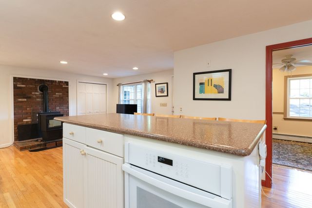 74 Old Farm Rd, Sturbridge, MA 01566
