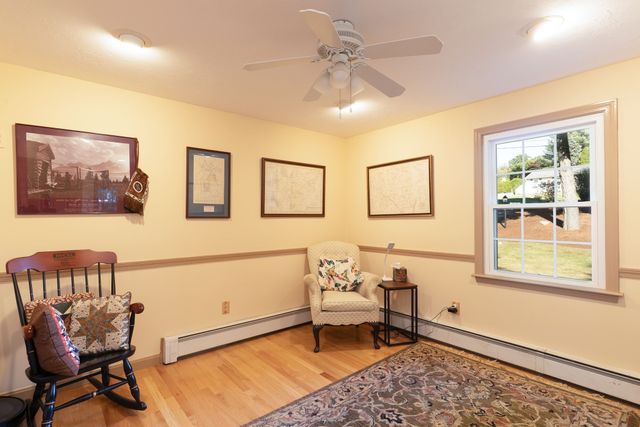 74 Old Farm Rd, Sturbridge, MA 01566