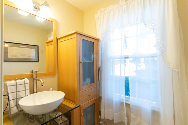 74 Old Farm Rd, Sturbridge, MA 01566