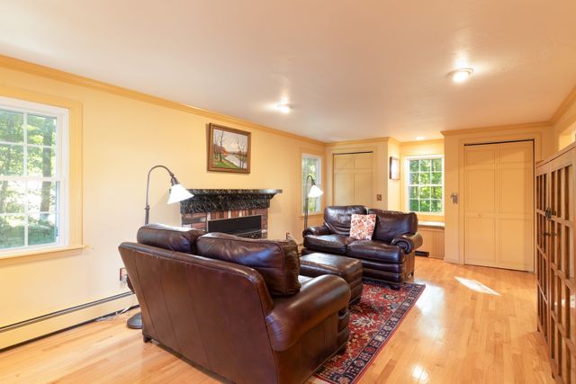 74 Old Farm Rd, Sturbridge, MA 01566