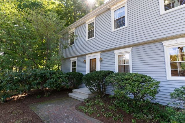 74 Old Farm Rd, Sturbridge, MA 01566
